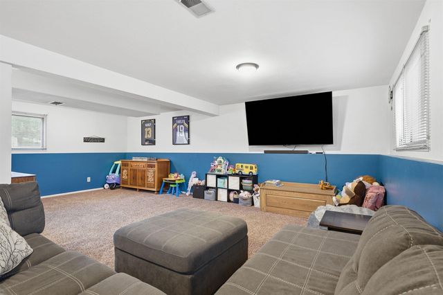 1956 Tilbury Road, Waterloo, IA 50701