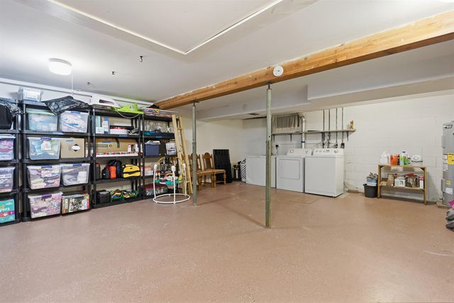 1956 Tilbury Road, Waterloo, IA 50701