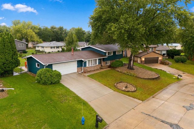 1956 Tilbury Road, Waterloo, IA 50701