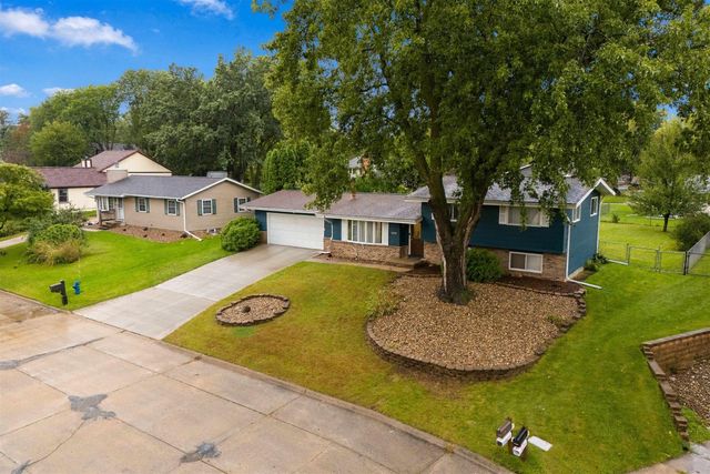 1956 Tilbury Road, Waterloo, IA 50701