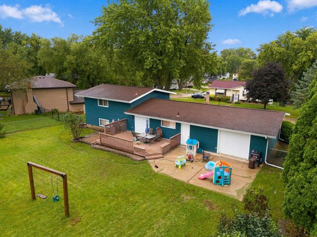 1956 Tilbury Road, Waterloo, IA 50701