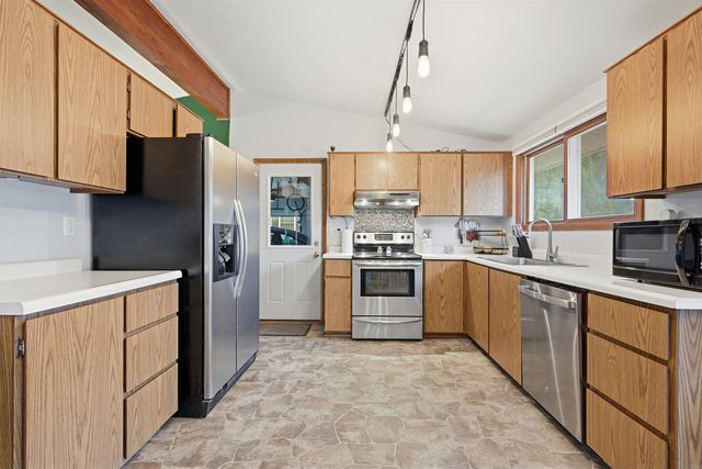 1956 Tilbury Road, Waterloo, IA 50701