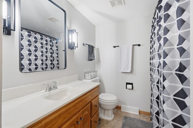 1956 Tilbury Road, Waterloo, IA 50701