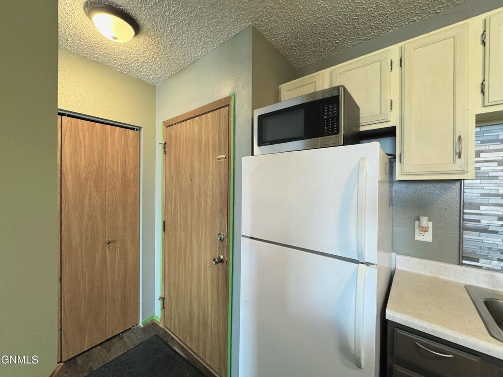 1112 Portland Drive, Bismarck, ND 58504 photo 11