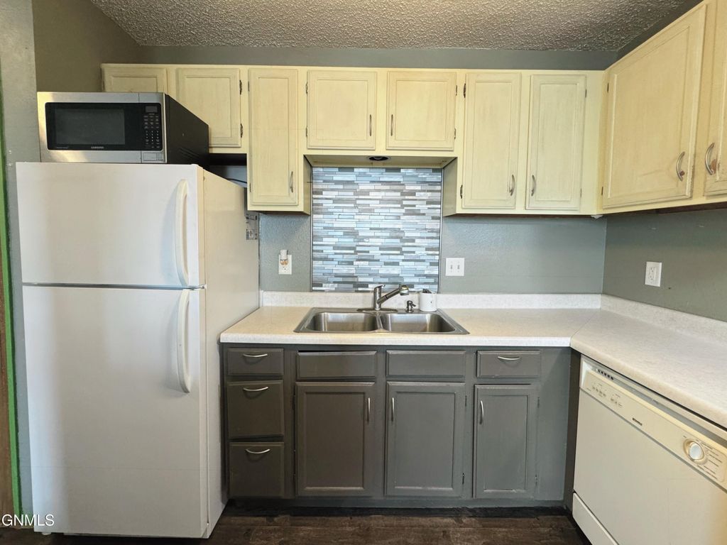 1112 Portland Drive, Bismarck, ND 58504 photo 12