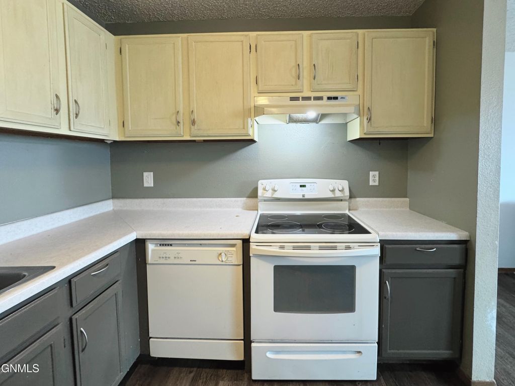 1112 Portland Drive, Bismarck, ND 58504 photo 13