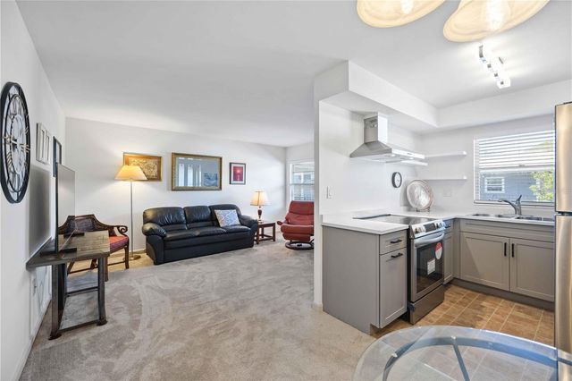 236 HARBOR DRIVE S 202, Venice, FL 34285