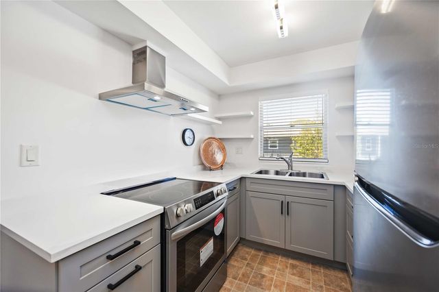 236 HARBOR DRIVE S 202, Venice, FL 34285