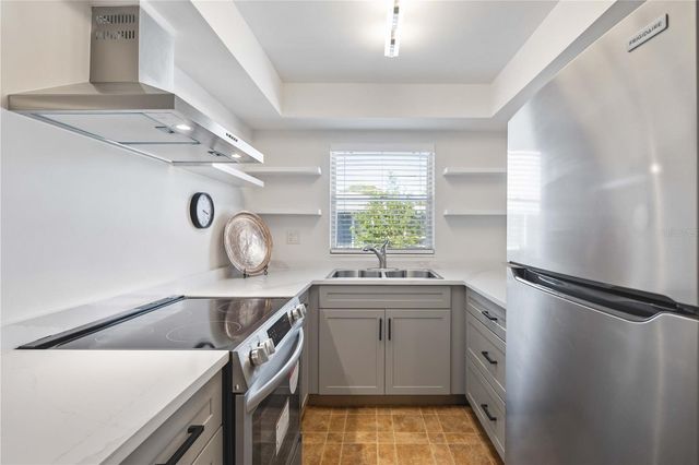 236 HARBOR DRIVE S 202, Venice, FL 34285