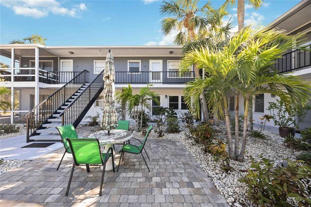 236 HARBOR DRIVE S 202, Venice, FL 34285