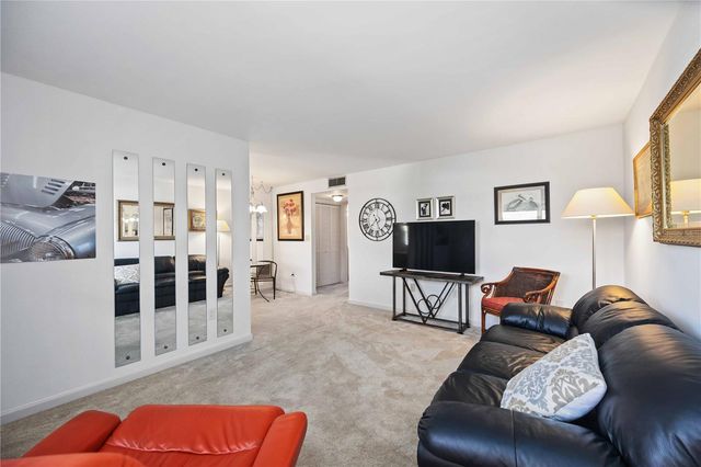 236 HARBOR DRIVE S 202, Venice, FL 34285