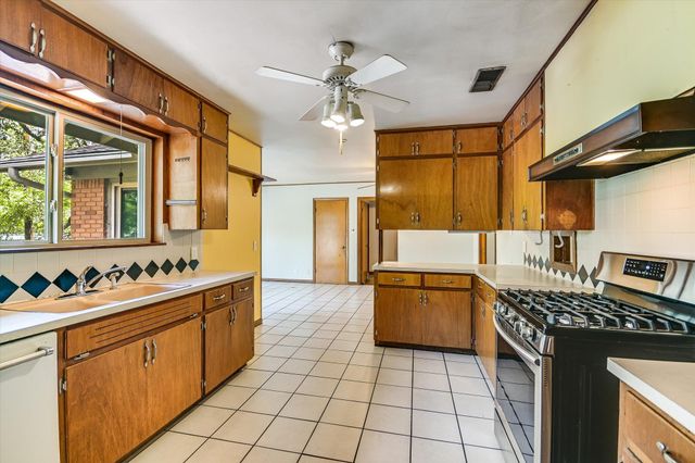 502 Sunset CIR, Austin, TX 78704