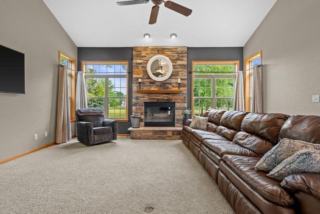 W231N7902 Martin COURT, Sussex, WI 53089