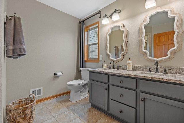W231N7902 Martin COURT, Sussex, WI 53089