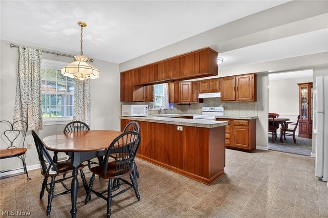 2379 Tanglewood Drive, Salem, OH 44460