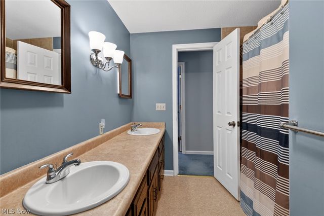 2379 Tanglewood Drive, Salem, OH 44460