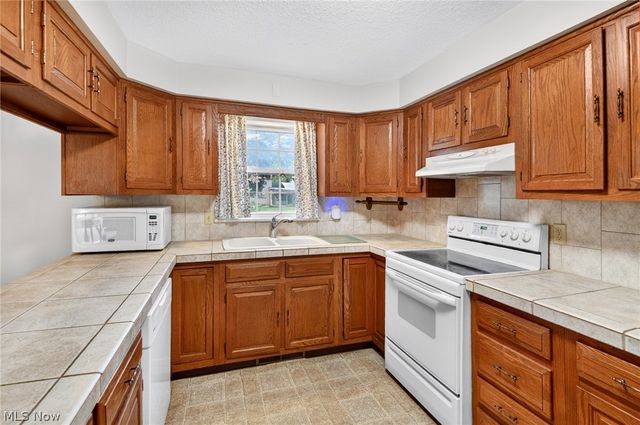 2379 Tanglewood Drive, Salem, OH 44460