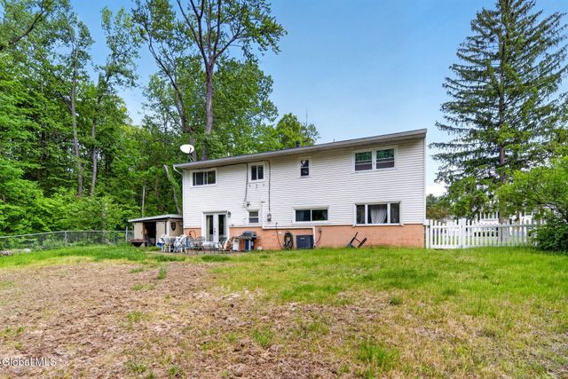 8 Amy Lane, Colonie, NY 12205