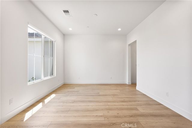 719 Winooski Court, Bakersfield, CA 93314