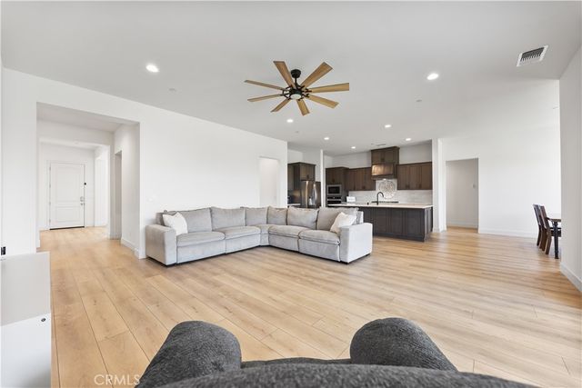 719 Winooski Court, Bakersfield, CA 93314