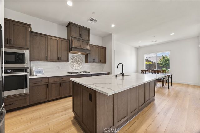 719 Winooski Court, Bakersfield, CA 93314