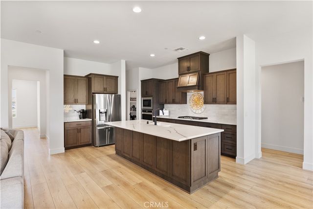 719 Winooski Court, Bakersfield, CA 93314