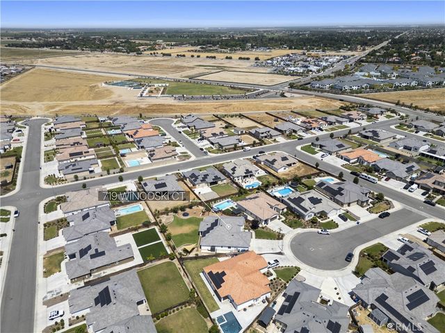 719 Winooski Court, Bakersfield, CA 93314