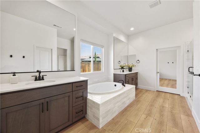 719 Winooski Court, Bakersfield, CA 93314