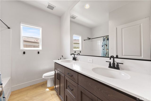 719 Winooski Court, Bakersfield, CA 93314