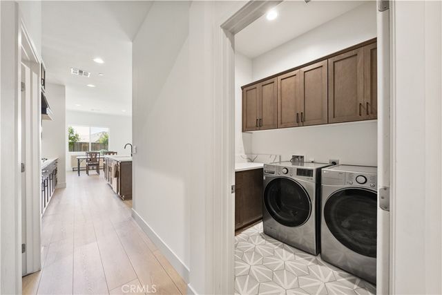 719 Winooski Court, Bakersfield, CA 93314