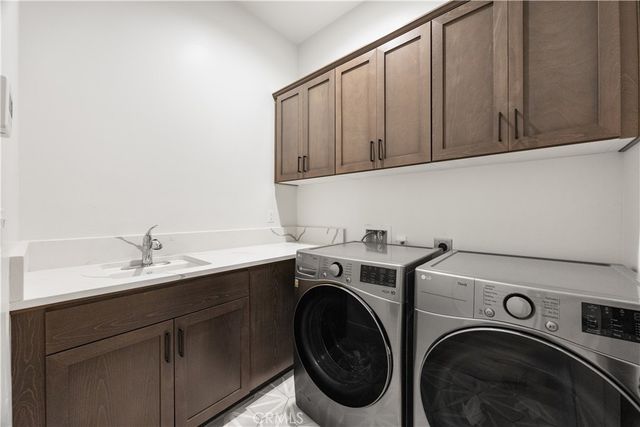 719 Winooski Court, Bakersfield, CA 93314