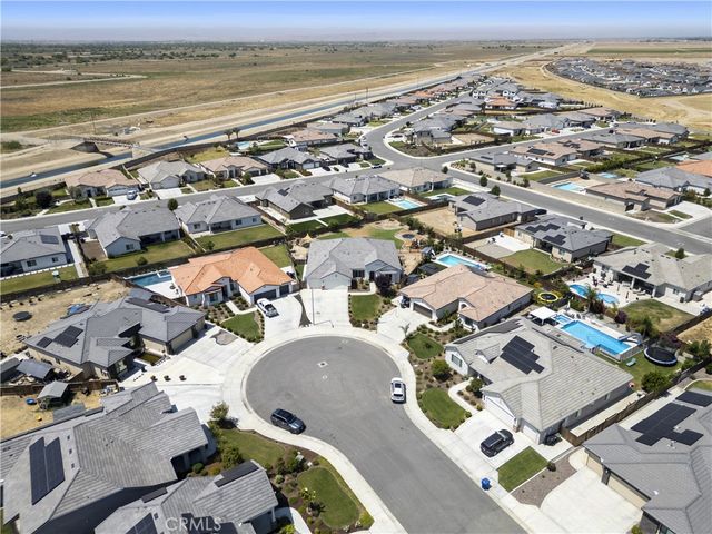 719 Winooski Court, Bakersfield, CA 93314