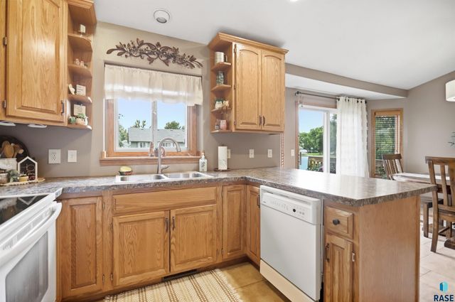 4308 E 38th St Street, Sioux Falls, SD 57103