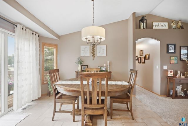 4308 E 38th St Street, Sioux Falls, SD 57103