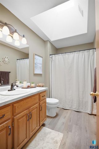 4308 E 38th St Street, Sioux Falls, SD 57103