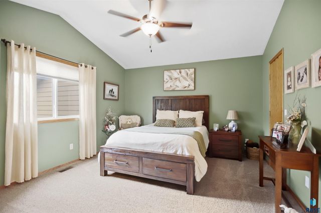 4308 E 38th St Street, Sioux Falls, SD 57103