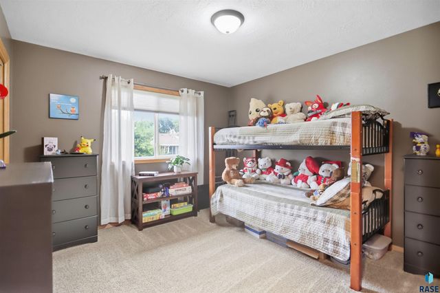 4308 E 38th St Street, Sioux Falls, SD 57103