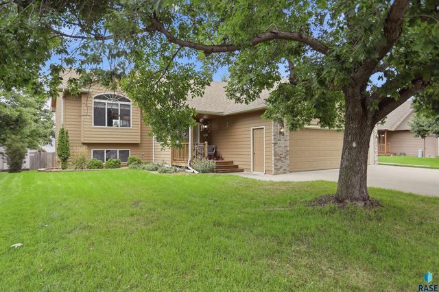 4308 E 38th St Street, Sioux Falls, SD 57103