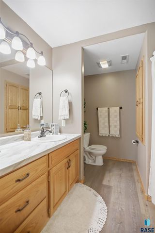 4308 E 38th St Street, Sioux Falls, SD 57103