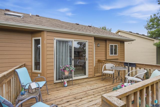 4308 E 38th St Street, Sioux Falls, SD 57103