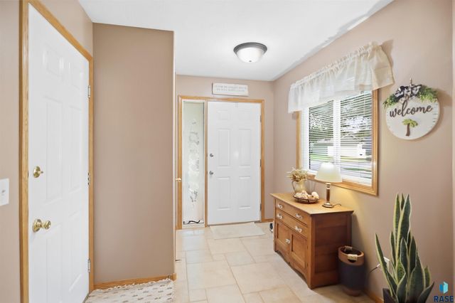 4308 E 38th St Street, Sioux Falls, SD 57103