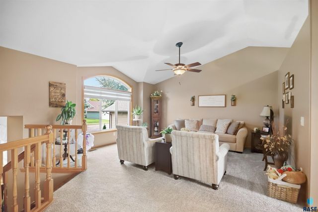 4308 E 38th St Street, Sioux Falls, SD 57103