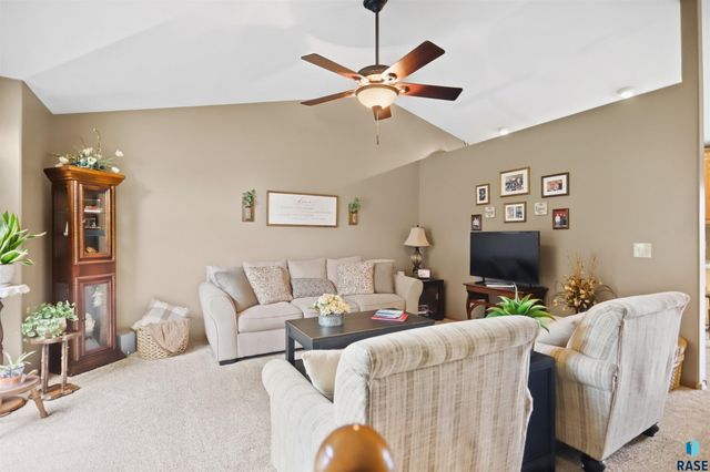 4308 E 38th St Street, Sioux Falls, SD 57103