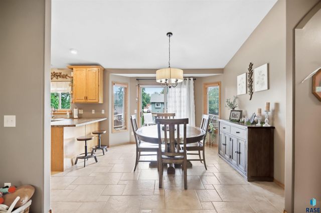 4308 E 38th St Street, Sioux Falls, SD 57103