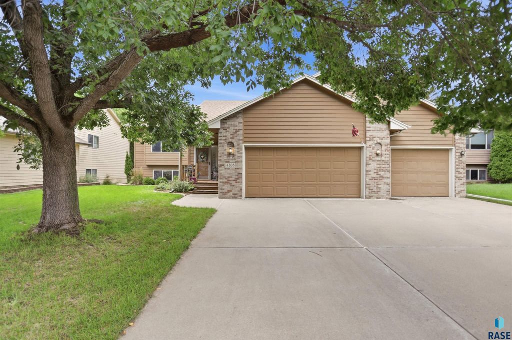 4308 E 38th St Street, Sioux Falls, SD 57103