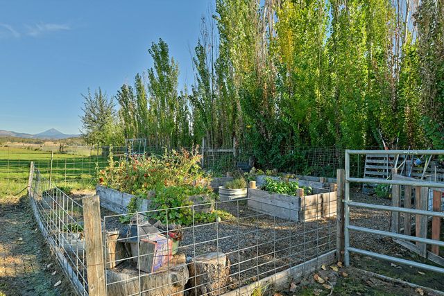 2795 Ball Road, Eagle Point, OR 97524