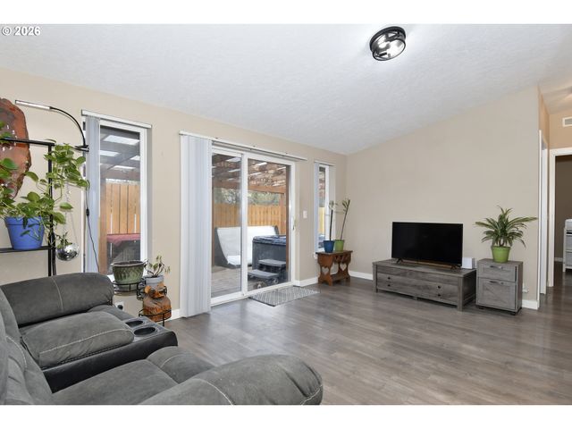 17848 Se SUE Ln, Sandy, OR 97055