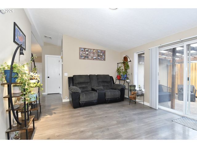 17848 Se SUE Ln, Sandy, OR 97055