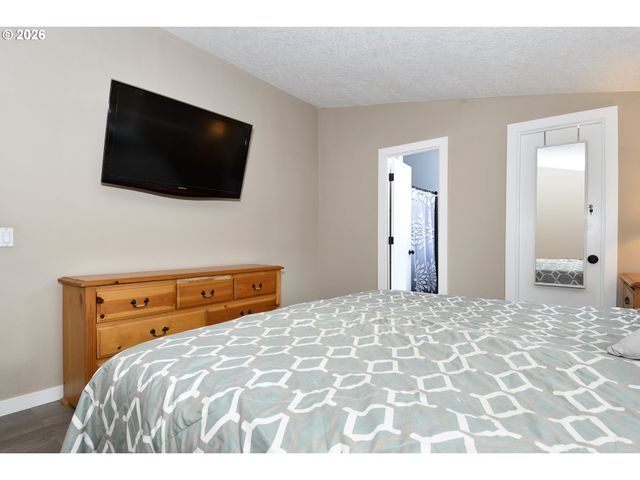 17848 Se SUE Ln, Sandy, OR 97055