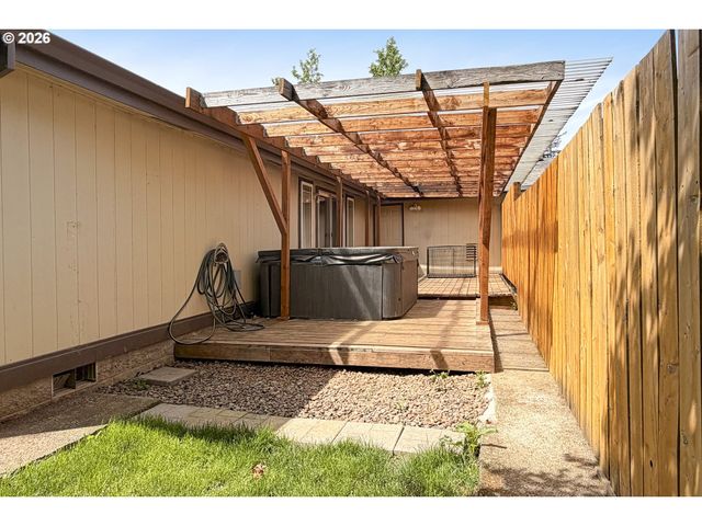 17848 Se SUE Ln, Sandy, OR 97055